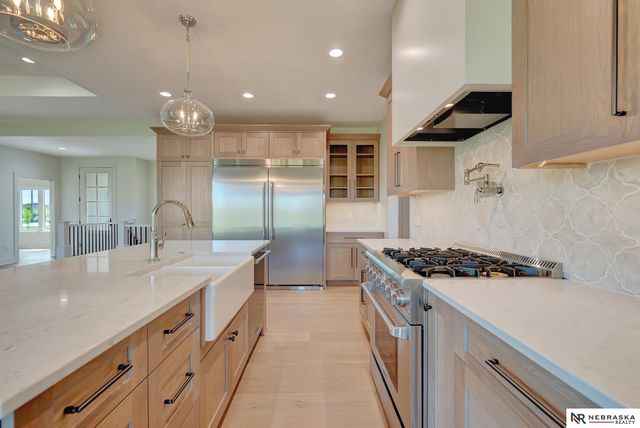 3600 Tree Line Drive, Lincoln, NE 68516