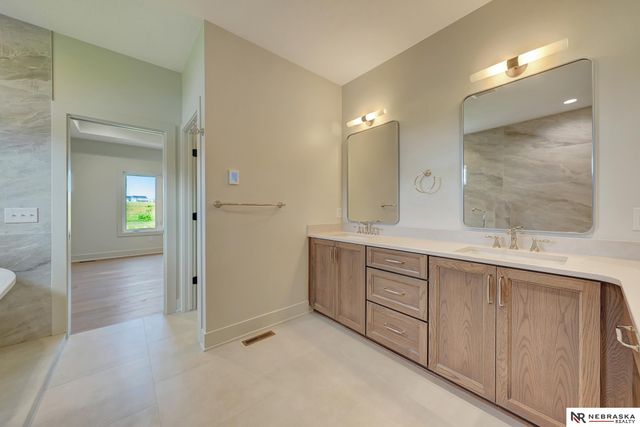 3600 Tree Line Drive, Lincoln, NE 68516