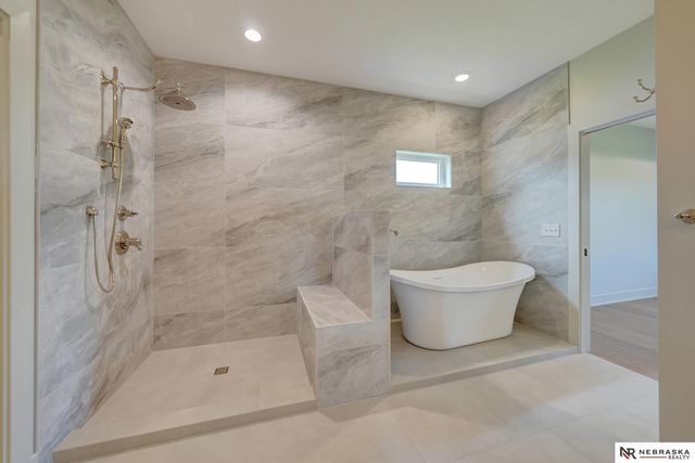 3600 Tree Line Drive, Lincoln, NE 68516