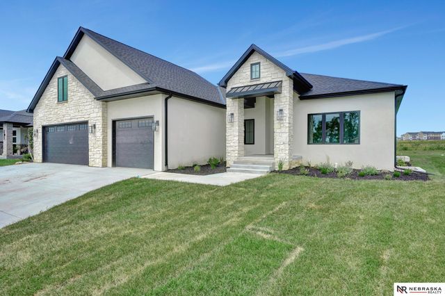 3600 Tree Line Drive, Lincoln, NE 68516