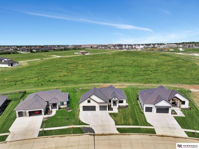 3600 Tree Line Drive, Lincoln, NE 68516