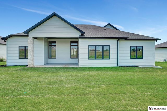 3600 Tree Line Drive, Lincoln, NE 68516