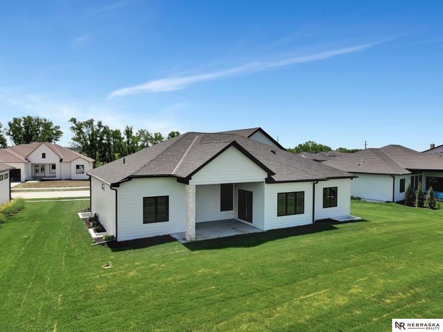 3600 Tree Line Drive, Lincoln, NE 68516