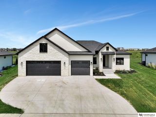 3600 Tree Line Drive, Lincoln, NE 68516