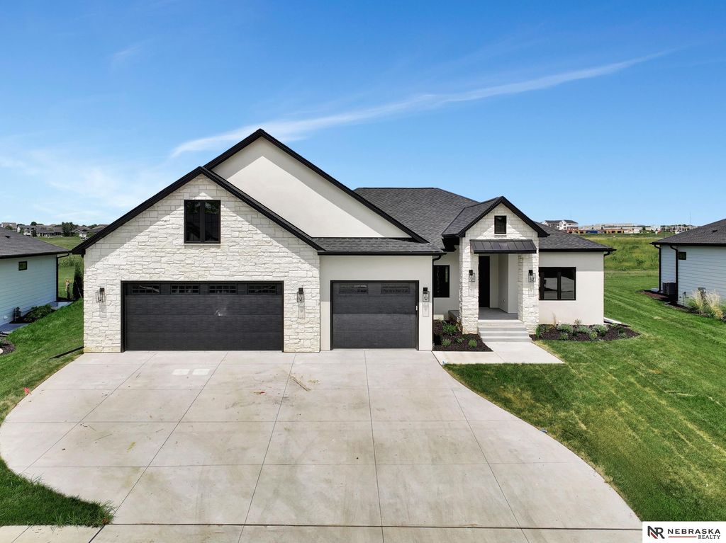 3600 Tree Line Drive, Lincoln, NE 68516