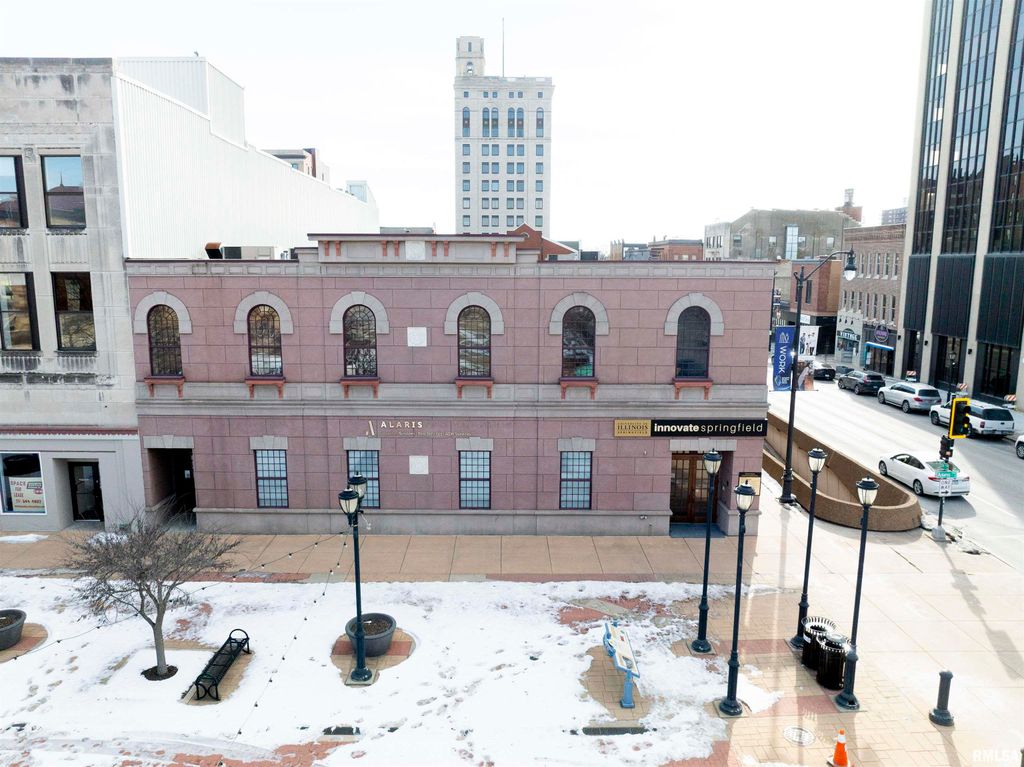 15 S Old State Capitol Plaza Space 3, Springfield, IL 62701