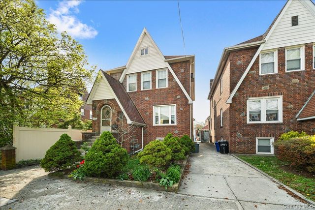 2445 Yates Avenue, Bronx, NY 10469
