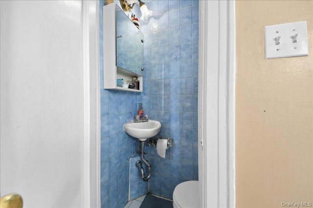 2445 Yates Avenue, Bronx, NY 10469