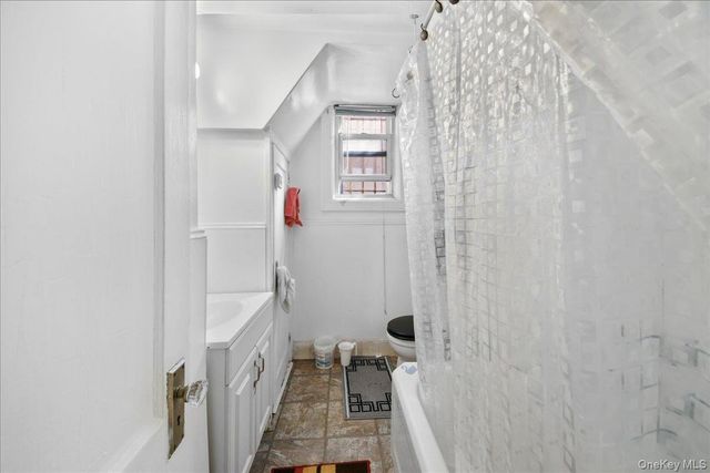 2445 Yates Avenue, Bronx, NY 10469