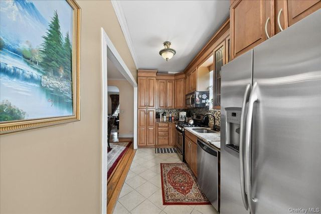 2445 Yates Avenue, Bronx, NY 10469