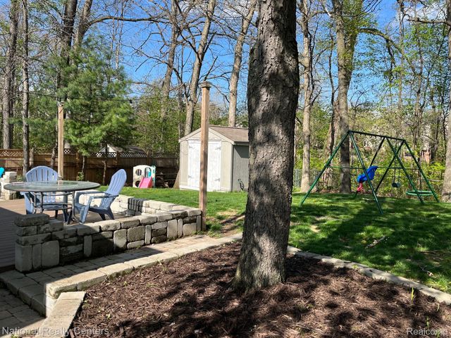 1041 FAIRWAY TRAILS Drive, Brighton, MI 48116