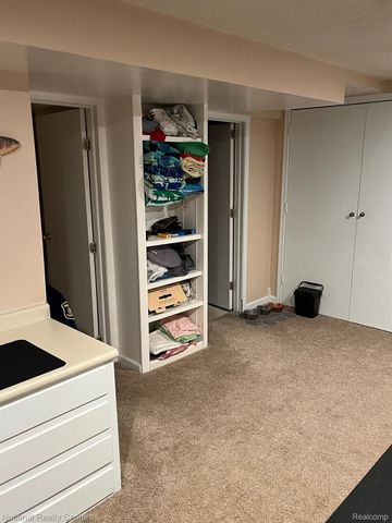 1041 FAIRWAY TRAILS Drive, Brighton, MI 48116