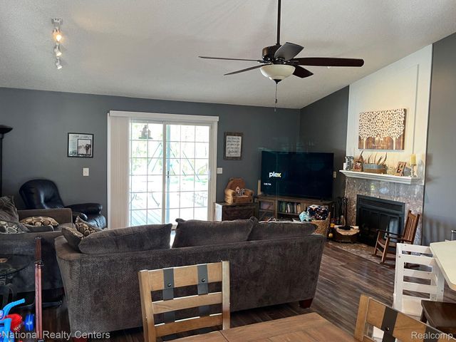 1041 FAIRWAY TRAILS Drive, Brighton, MI 48116