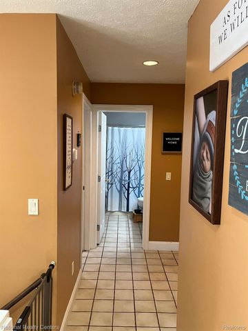 1041 FAIRWAY TRAILS Drive, Brighton, MI 48116