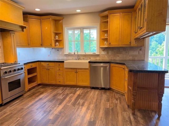 6911 Baker Circle, Clermont, GA 30527