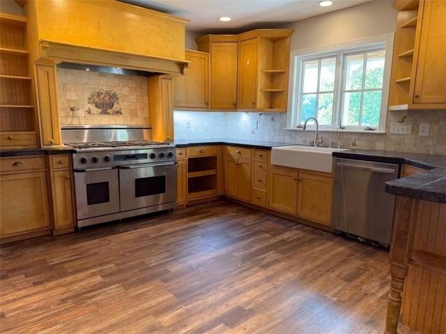 6911 Baker Circle, Clermont, GA 30527