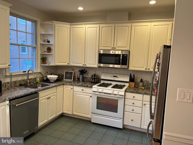 1125 N UTAH ST, Arlington, VA 22201