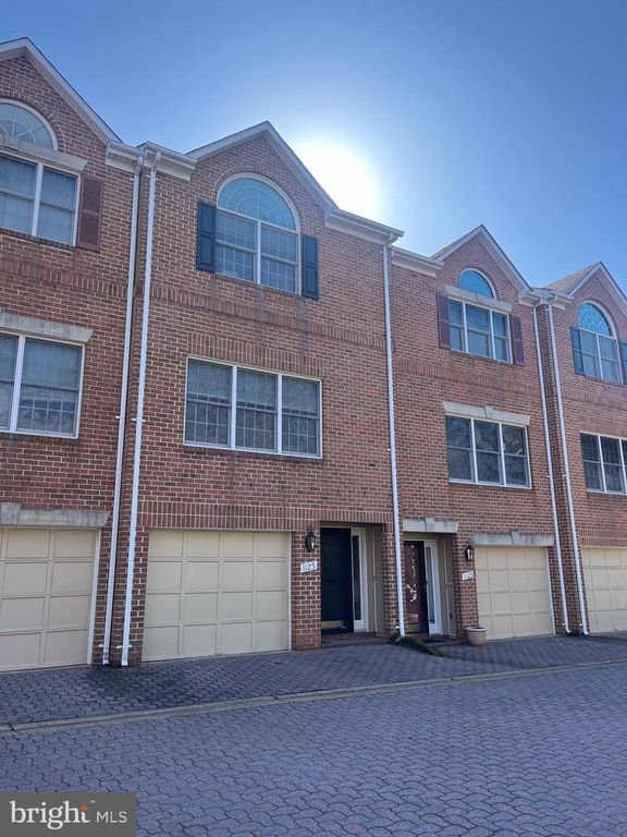 1125 N UTAH ST, Arlington, VA 22201