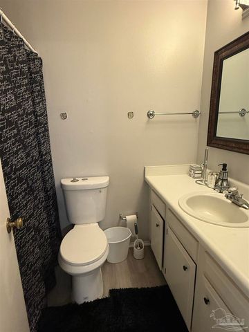 3351 Olive Rd 11C, Pensacola, FL 32514