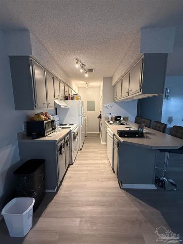 3351 Olive Rd 11C, Pensacola, FL 32514