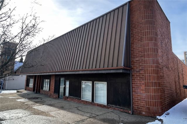227 N Jefferson St, New Castle, PA 16101