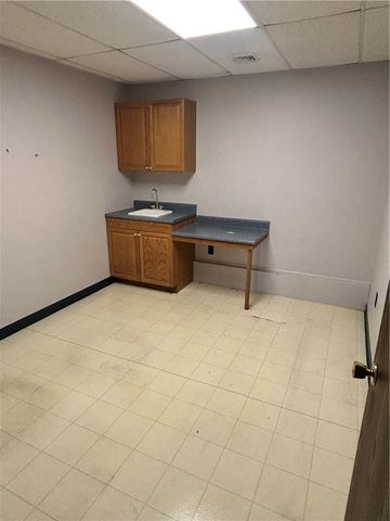 227 N Jefferson St, New Castle, PA 16101