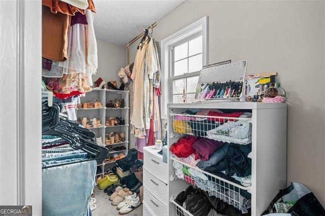 1061 Daventry Crossing, Woodstock, GA 30188