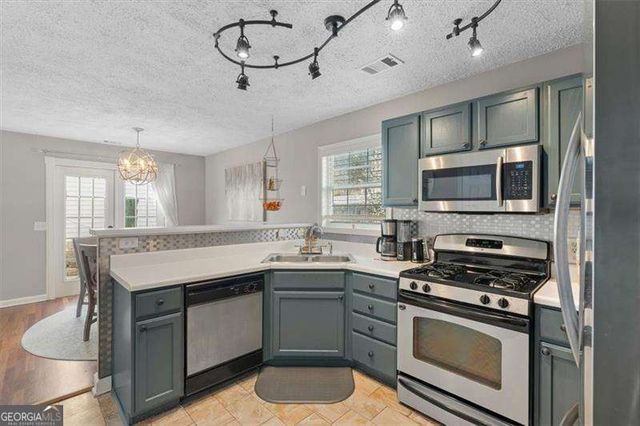 1061 Daventry Crossing, Woodstock, GA 30188