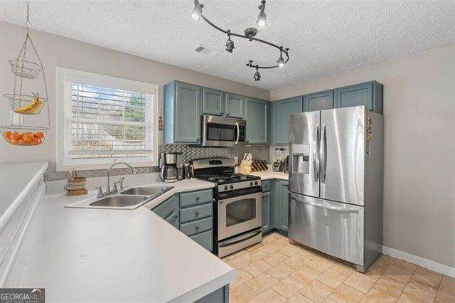 1061 Daventry Crossing, Woodstock, GA 30188