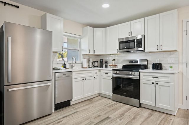 3015 VINSON AVENUE, Sarasota, FL 34232