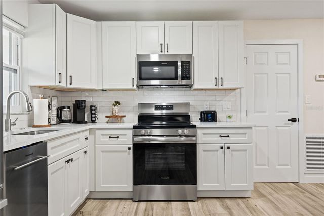 3015 VINSON AVENUE, Sarasota, FL 34232