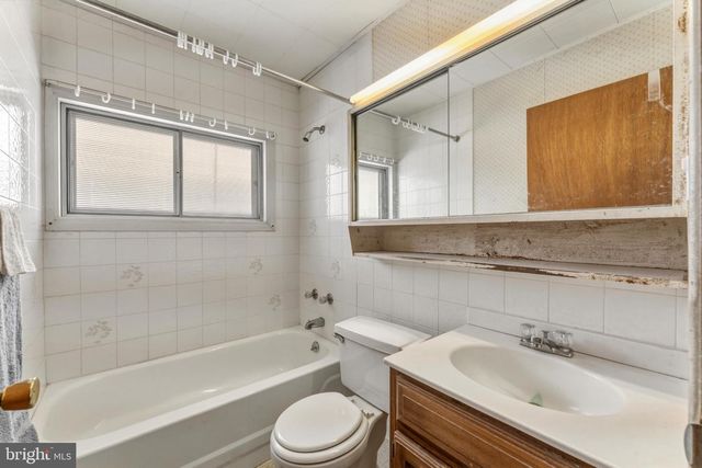 57 PALM LN, Levittown, PA 19054