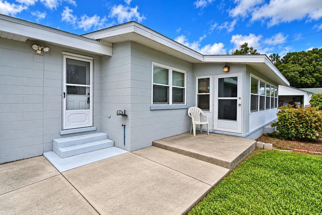 1325 LAKE SHIPP DR N, Winter Haven, FL 33880