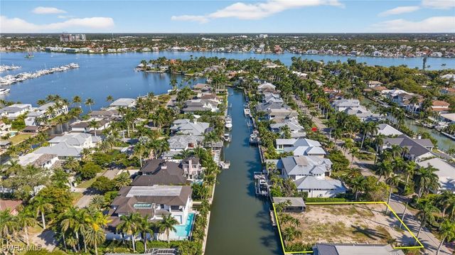 601 17TH AVE S, Naples, FL 34102