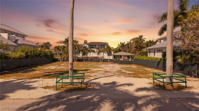 601 17TH AVE S, Naples, FL 34102