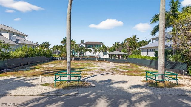 601 17TH AVE S, Naples, FL 34102