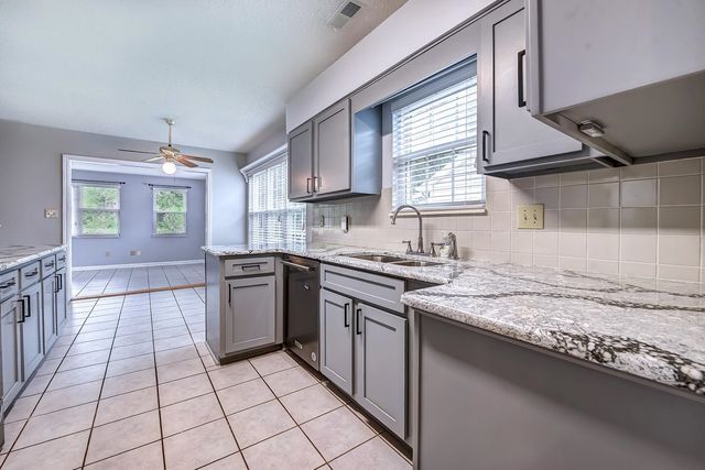 1108 Fox Sparrow Dr., Murrells Inlet, SC 29576