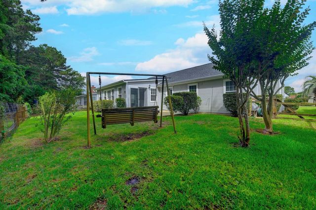 1108 Fox Sparrow Dr., Murrells Inlet, SC 29576