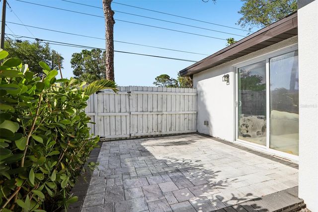 1524 CONNECTICUT AVENUE NE, St Petersburg, FL 33703