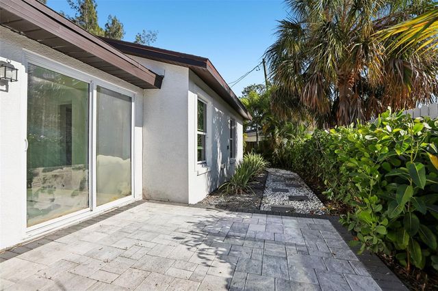 1524 CONNECTICUT AVENUE NE, St Petersburg, FL 33703