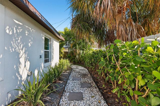 1524 CONNECTICUT AVENUE NE, St Petersburg, FL 33703