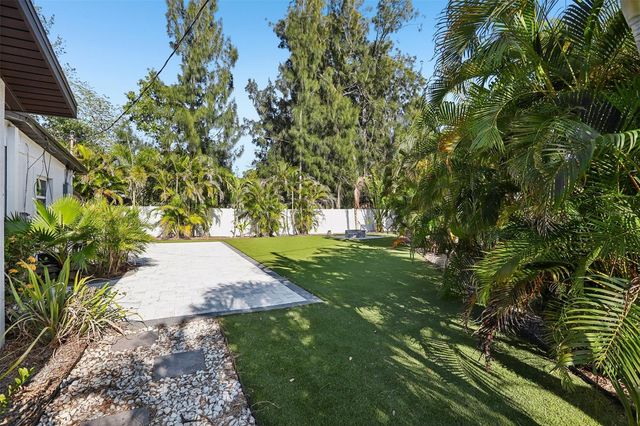 1524 CONNECTICUT AVENUE NE, St Petersburg, FL 33703