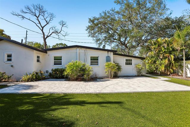 1524 CONNECTICUT AVENUE NE, St Petersburg, FL 33703