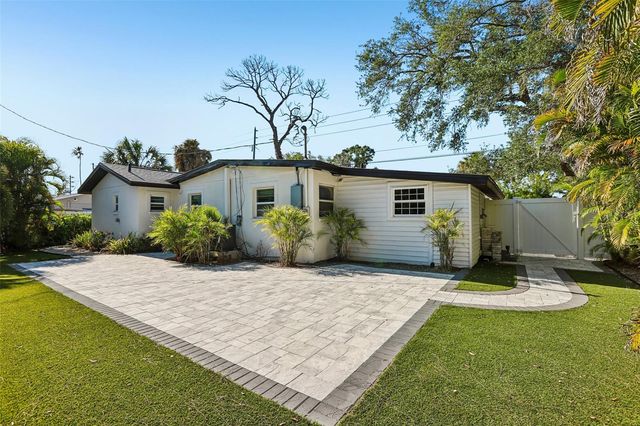 1524 CONNECTICUT AVENUE NE, St Petersburg, FL 33703