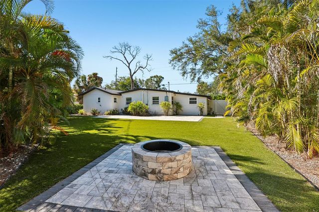 1524 CONNECTICUT AVENUE NE, St Petersburg, FL 33703