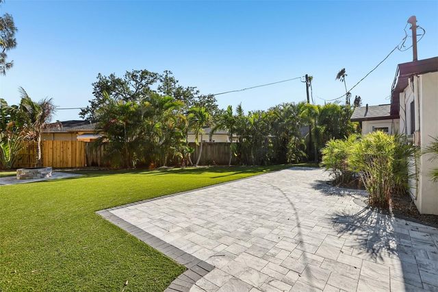 1524 CONNECTICUT AVENUE NE, St Petersburg, FL 33703