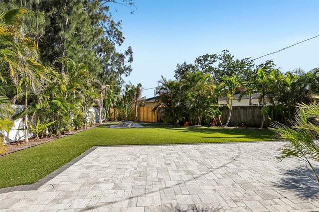 1524 CONNECTICUT AVENUE NE, St Petersburg, FL 33703