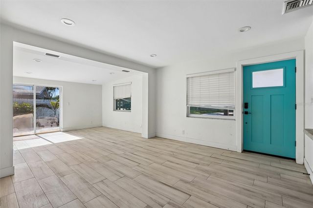 1524 CONNECTICUT AVENUE NE, St Petersburg, FL 33703