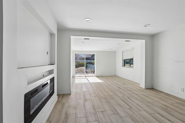 1524 CONNECTICUT AVENUE NE, St Petersburg, FL 33703