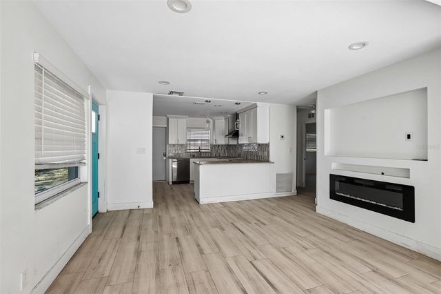 1524 CONNECTICUT AVENUE NE, St Petersburg, FL 33703